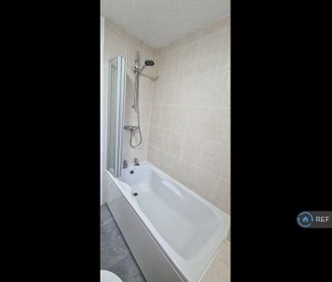 1 bedroom semi-detached house to rent - Photo 4