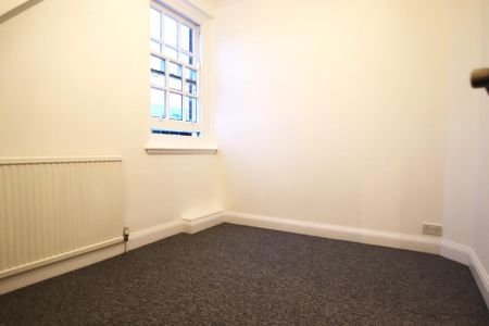 3 bedroom flat to rent - Photo 3