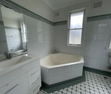 Comfortable Family Living - Freshly painted - Photo 3