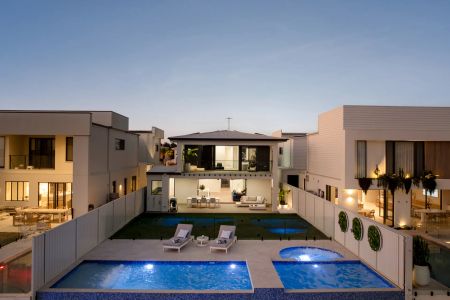 LUXURY WATERFRONT LIVING ON COOLUM PARADE Contact Julie Sykes 0438 050 110 - Photo 2