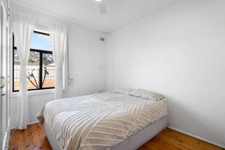 Comfort, Space and Convenience in a Prime Location - Photo 4