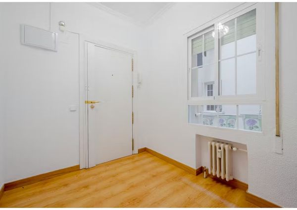 Calle de Pilar de Zaragoza, Madrid, Community of Madrid 28028