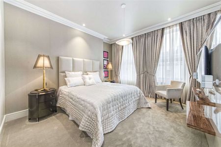 An exceptional and beautifully refurbished two bedroom apartment situated in Knightsbridge. - Photo 3