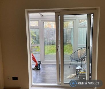 2 bedroom maisonette to rent - Photo 1