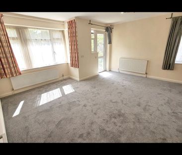 1 Bed Flat, Leeside Crescent, NW11 - Photo 3