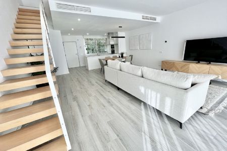 3 Bedroom Villa For Rent in Cancelada, Málaga - Photo 2