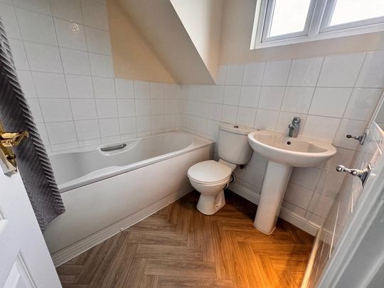 4 bedroom semi-detached house to rent - Photo 1