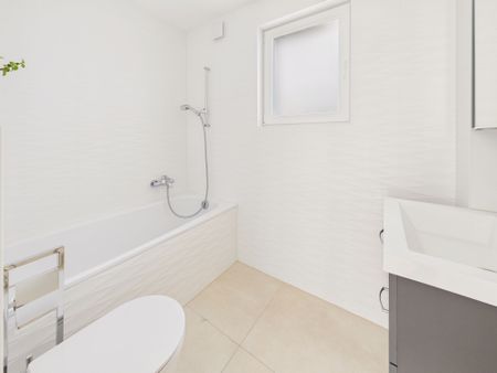 Appartement de 4.5 pièces spacieux et lumineux avec une grande terrasse et une vue imprenable sur les montagnes à Miex, VS. - Photo 5