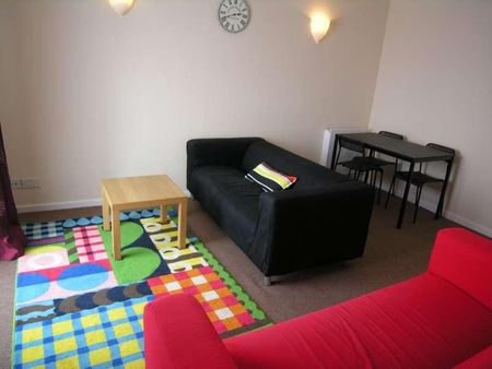 Bedroom First Floor Flat In Wallisdown, BH12 - Photo 2