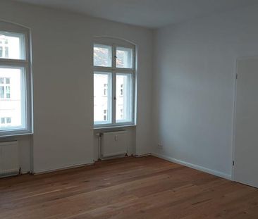 Wunderschöne 2-Zimmer-Altbauwohnung mit Einbauküche, unbefristet & ... - Photo 3