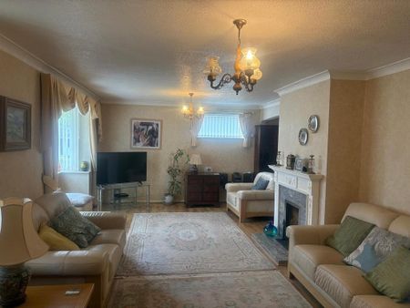 4 bedroom detached house to rent - Photo 2