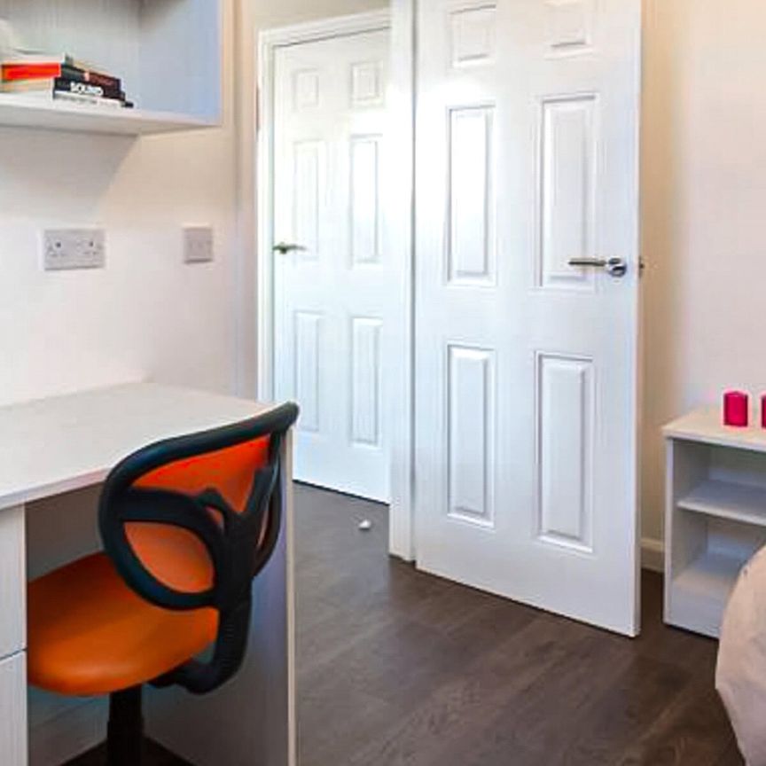 Apt 7, 4 Darnley Road - Photo 1