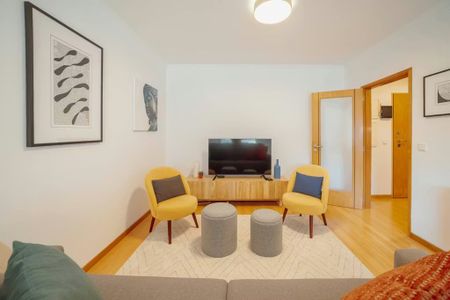 Rua de Oliveira Monteiro, Porto, Braga 4050-352 - Photo 2