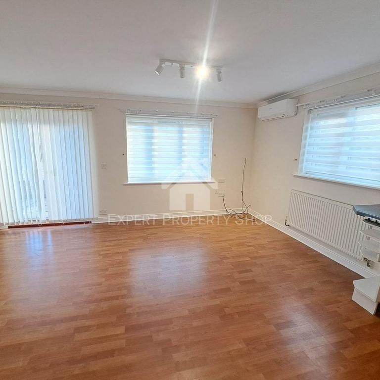 2 bedroom bungalow to rent - Photo 1