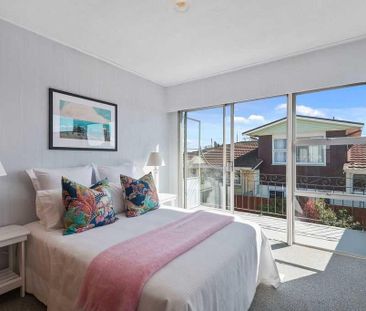 Spacious 2 Bedroom Sunny Unit - Photo 2