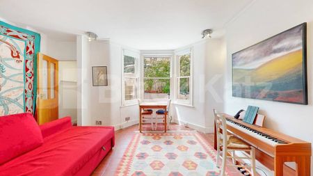 Stunning Apartment With Private Patio - Photo 2