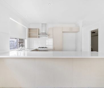 Comfortable Family Living in a Convenient Deebing Heights Location - Photo 6