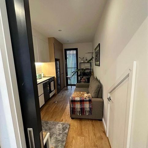 Beautiful urban CBD apartment! - Photo 1