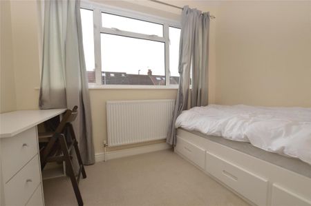 2 bedroom end of terrace house to rent - Photo 5