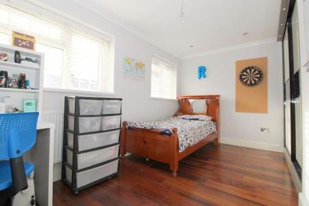 4 bedroom detached house to rent - Photo 4