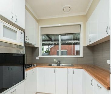 Neat and tidy family home - Photo 3