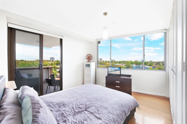 Stunning Apartment With Sweeping Views In Prime Cammeray Location - Photo 1
