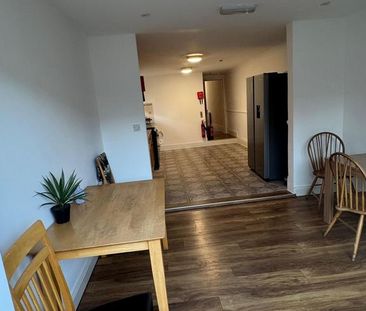 1 bedroom in a house share to rent - Photo 3