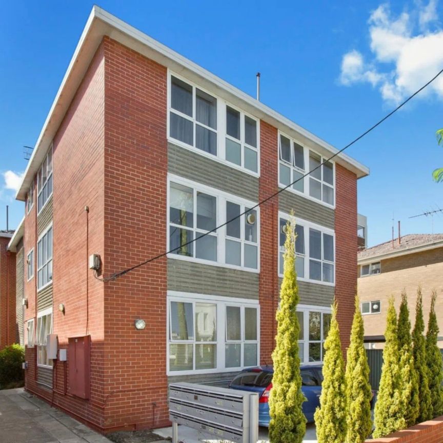 Stylish Furnished Apartment in Prime South Yarra Location - Photo 2