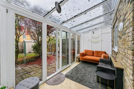 4 bedroom semi-detached house to rent - Photo 2