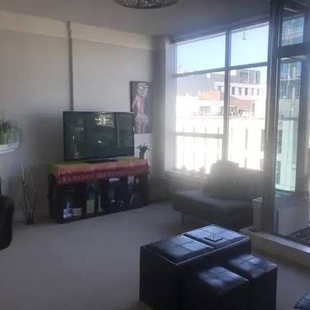 Beautiful 1 Bed 1Bath, modern, downtown Victoria, fully furnished - Photo 3