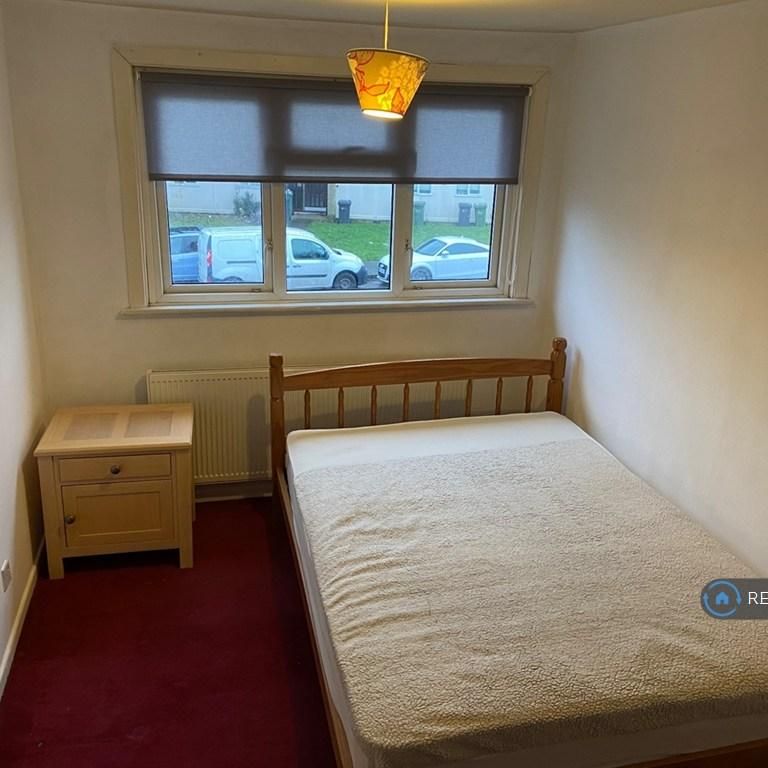 1 bedroom in a house share to rent - Photo 1