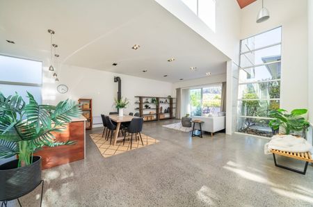 47 Korokoro Road, Korokoro - Photo 2