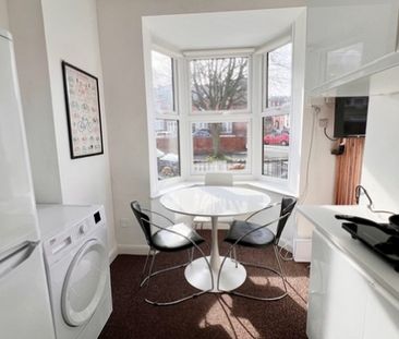 Newly renovated 4 bedroom student property with Ensuite bathrooms - Photo 6