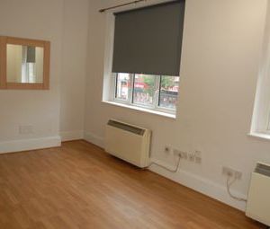 4 Bedrooms Flat to rent in Burlington Parade, Gratton Terrace, Cricklewood NW2 | £ 520 - Photo 1