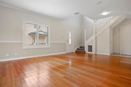 Large Townhouse moments from Bowral - Photo 5