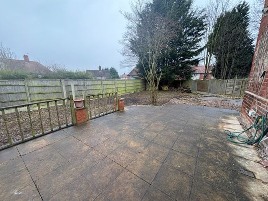 3 Bed Semi-Detached House, Roker Close, NG8 - Photo 1
