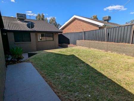 8 McCulloch Crescent - Photo 2