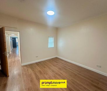 4 bedroom end of terrace house to rent - Photo 5