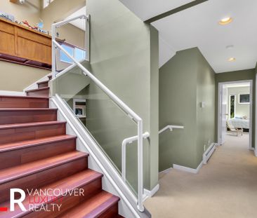 House in North Vancouver, BC - Photo 3