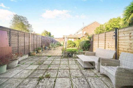 3 bedroom terraced house to rent - Photo 5