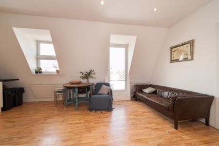 3 Bed Flat, Brixton, SE24 - Photo 2