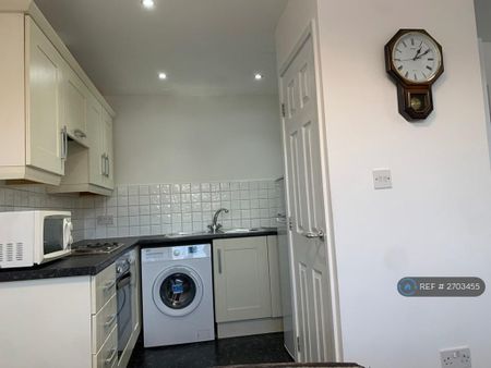 2 bedroom flat to rent - Photo 5