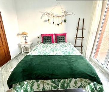 granada, Andalusia 18014 - Photo 2