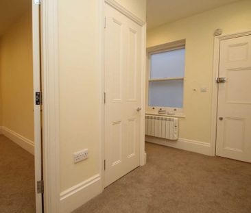 2 bed Flat for rent - Photo 5