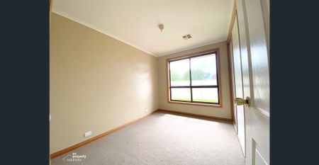Delightful 3 Bedroom Townhouse combines space and low maintenance living! - Photo 3