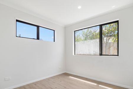 Four Bedroom Beauty! - Photo 2