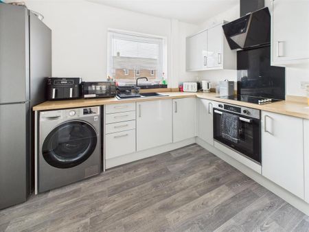 2 bedroom end of terrace house to rent - Photo 5