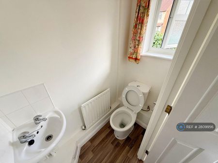 2 bedroom semi-detached house to rent - Photo 4