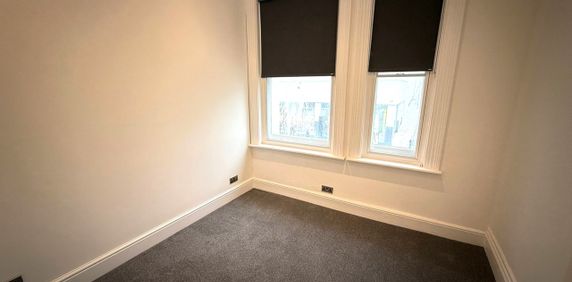 2 Bed Flat, Clarence Square, BN1 - Photo 2