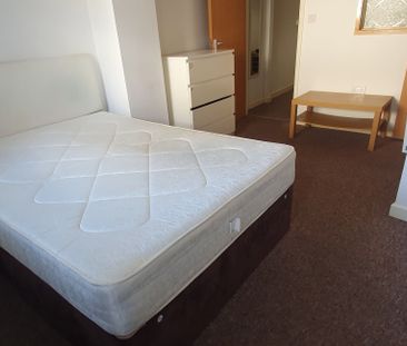 Flat 3, 1 West Luton Place, Adamsdown, Cardiff, CF24 0EW - Photo 5